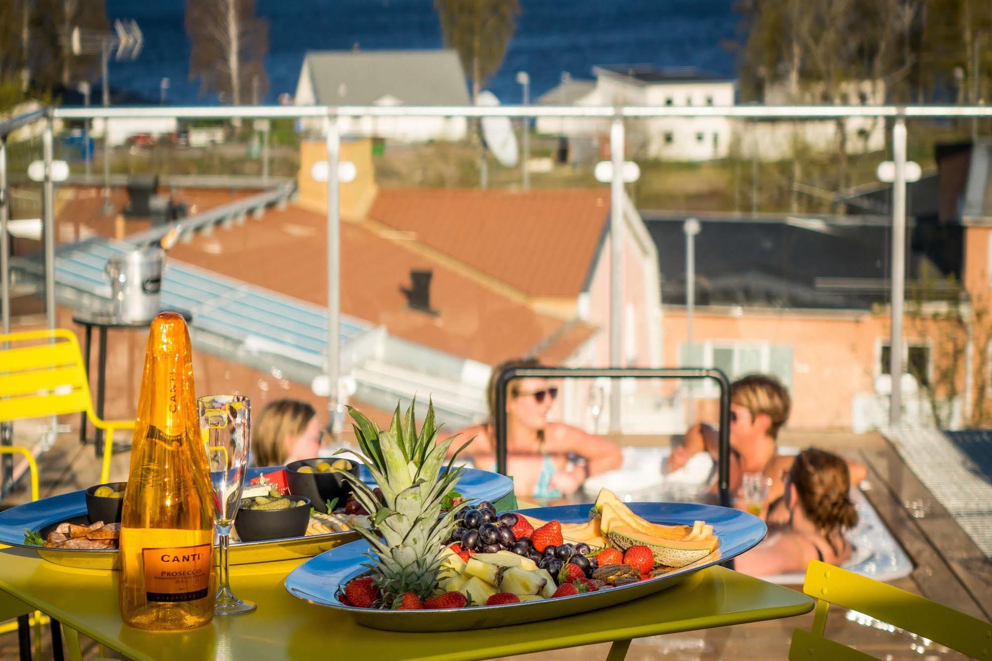 Hotell Hulingen Хултсфред Екстериор снимка