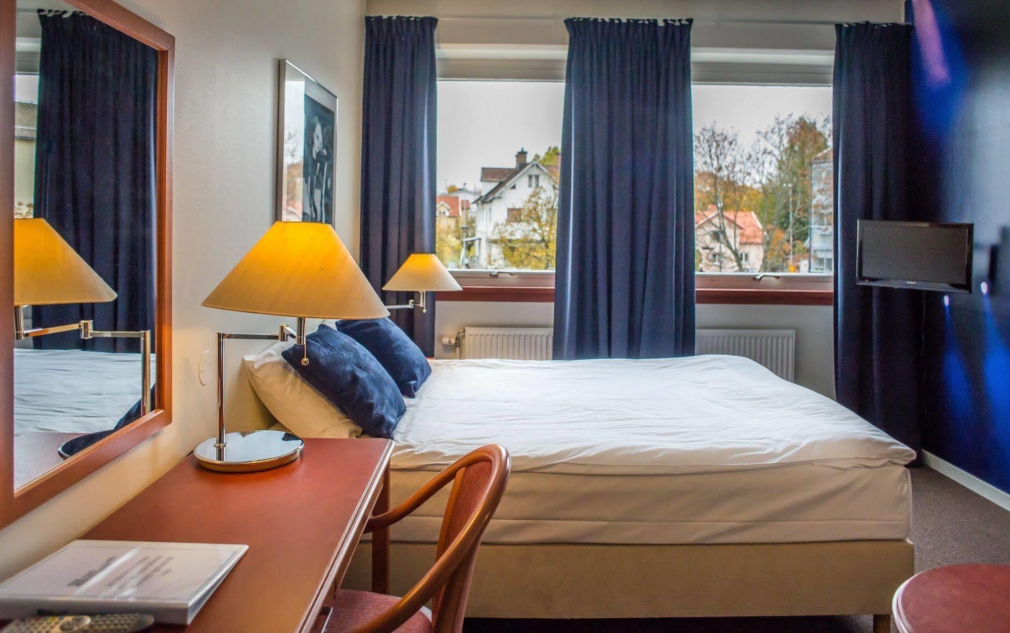 Hotell Hulingen Хултсфред Екстериор снимка